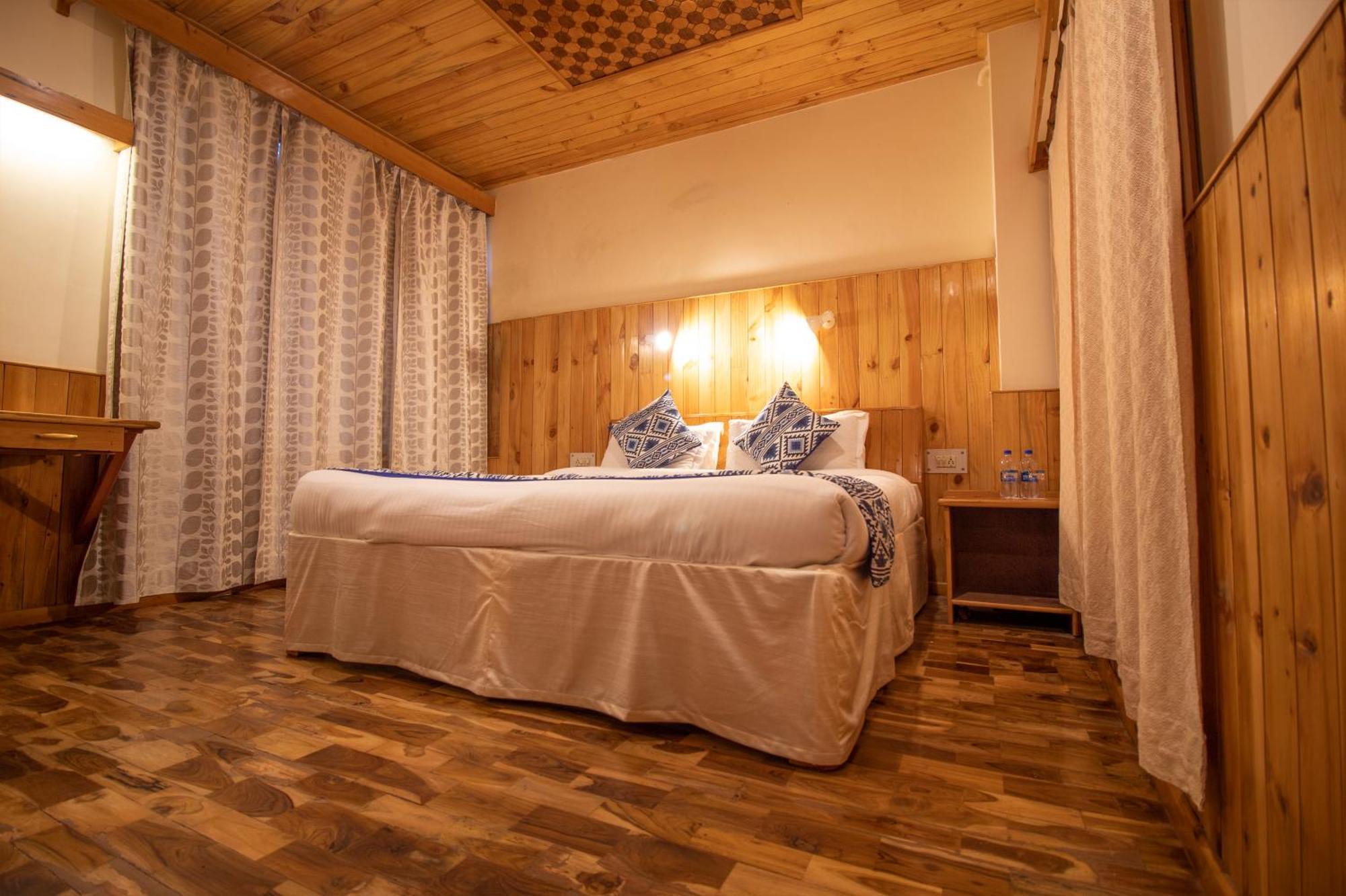 Hotel Negi'S Mayflower A Heritage Since 1965 Manāli Kültér fotó