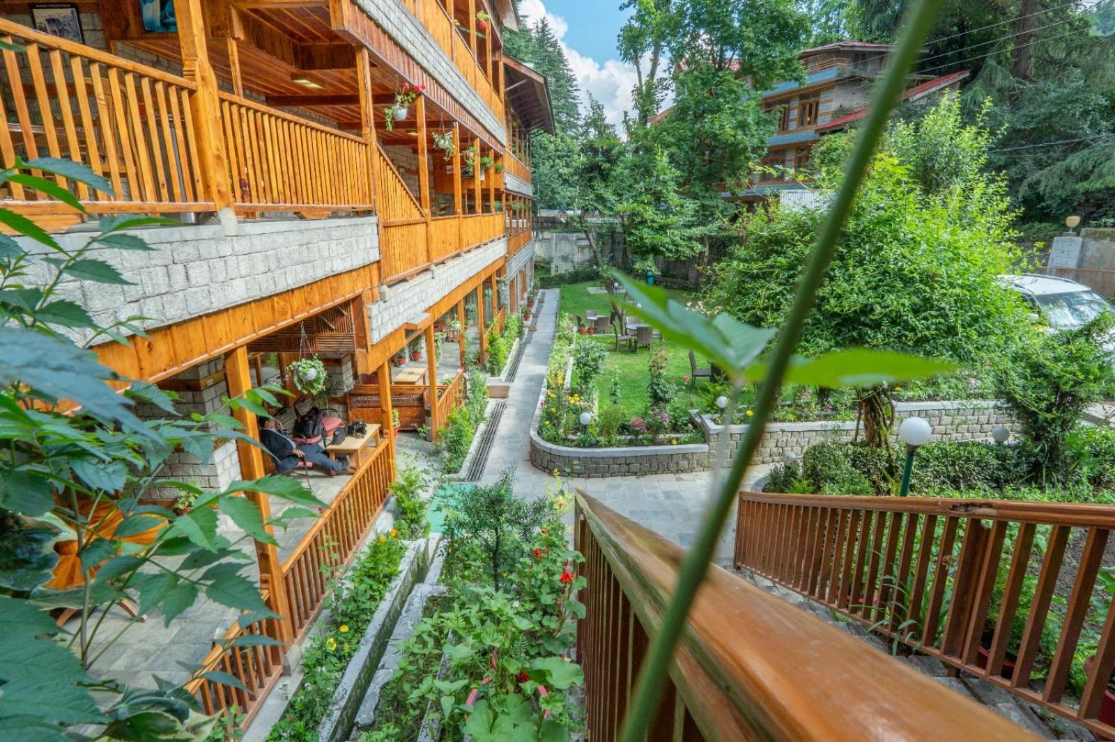 Hotel Negi'S Mayflower A Heritage Since 1965 Manāli Kültér fotó