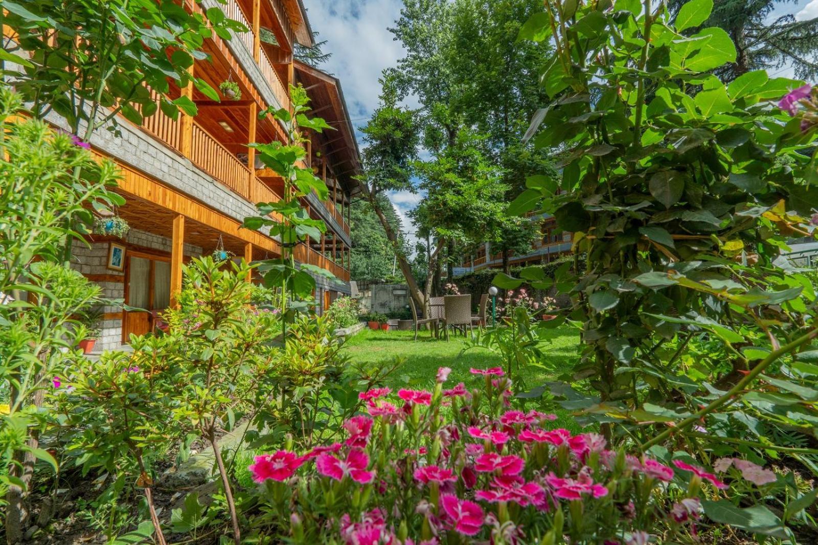 Hotel Negi'S Mayflower A Heritage Since 1965 Manāli Kültér fotó