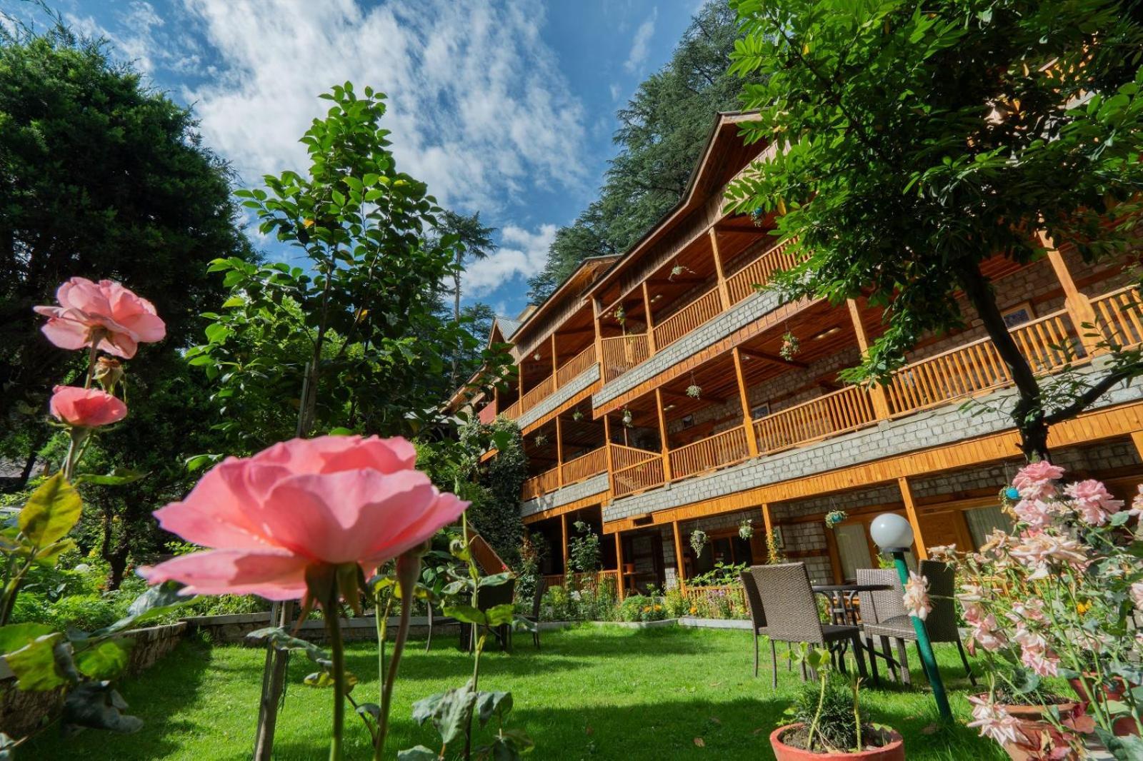 Hotel Negi'S Mayflower A Heritage Since 1965 Manāli Kültér fotó