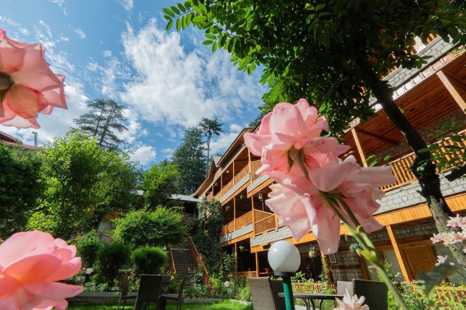 Hotel Negi'S Mayflower A Heritage Since 1965 Manāli Kültér fotó