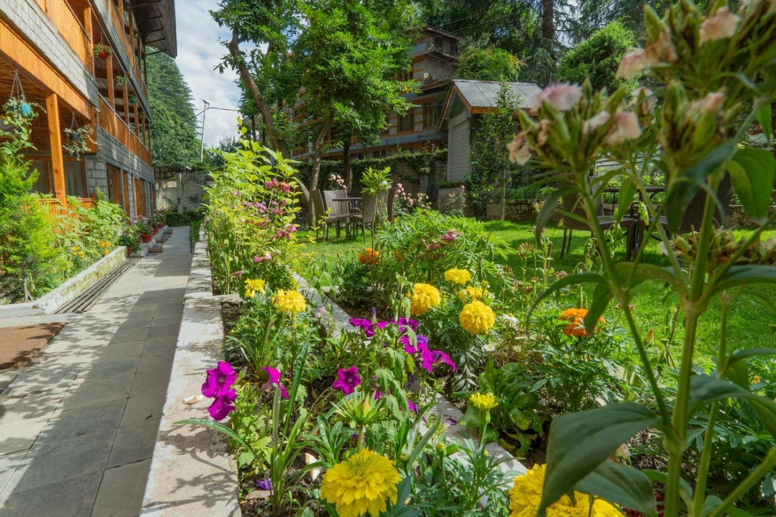 Hotel Negi'S Mayflower A Heritage Since 1965 Manāli Kültér fotó